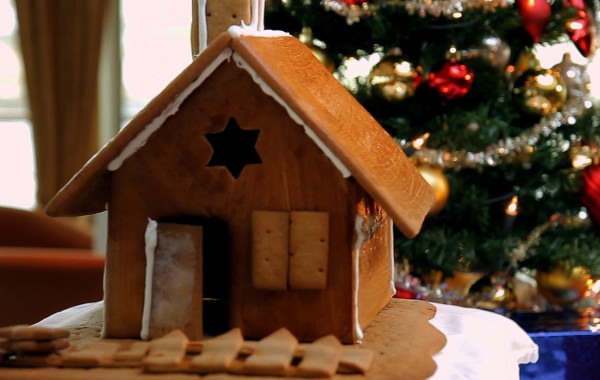 Karine Cooks: Gingerbread House